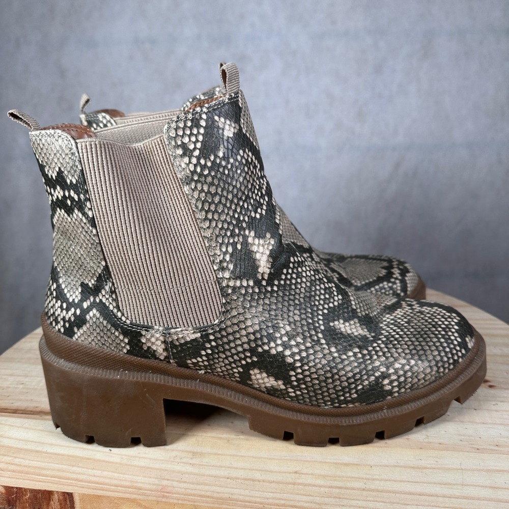 Universal Thread Snakeskin Print Chelsea Boots Women Size 11 Grey Good Lug Sole - Picture 5 of 15